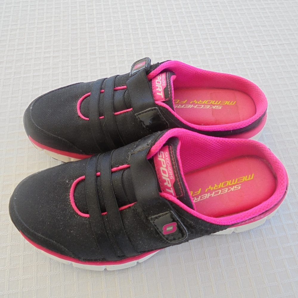 Skechers NWOT Black Slip on Never worn